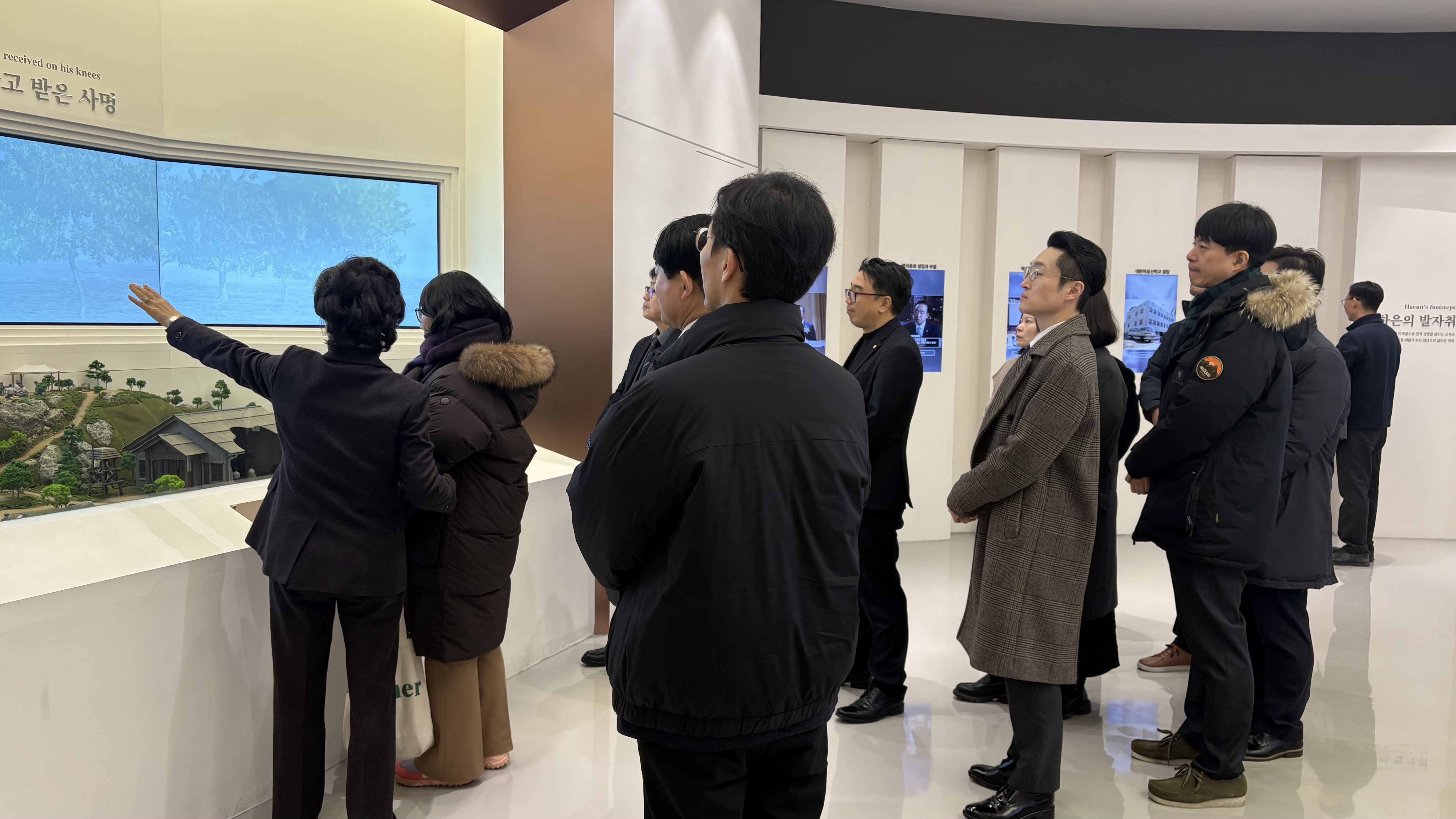 [2026.02.09] 신입교원연수 교수진 관람 2번째 첨부파일 이미지